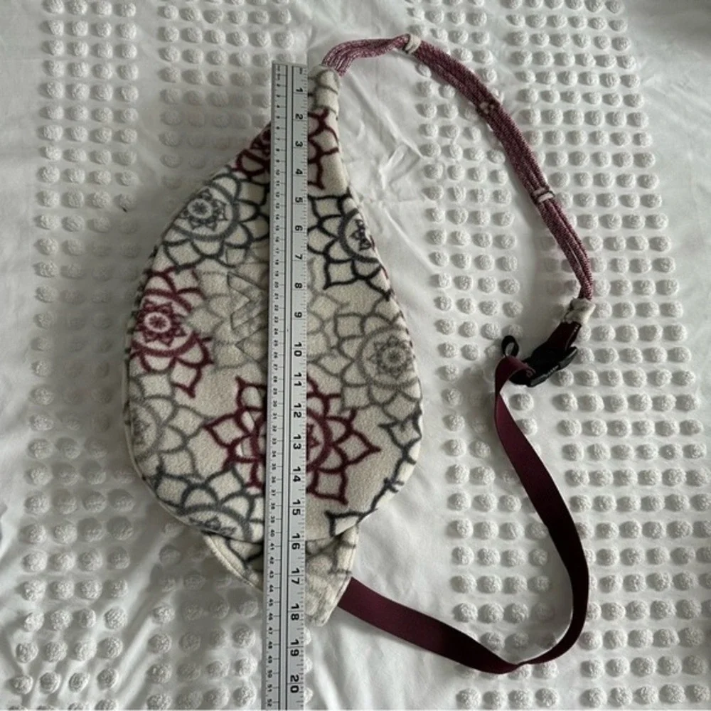 KAVU Rope Bag Fleece Sling Backpack‎ Unisex Cream Grey Burgundy Mandala Print